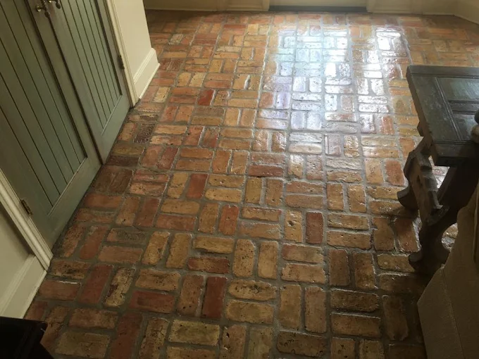 41363477_1102599526572255_7924663309108772864_n